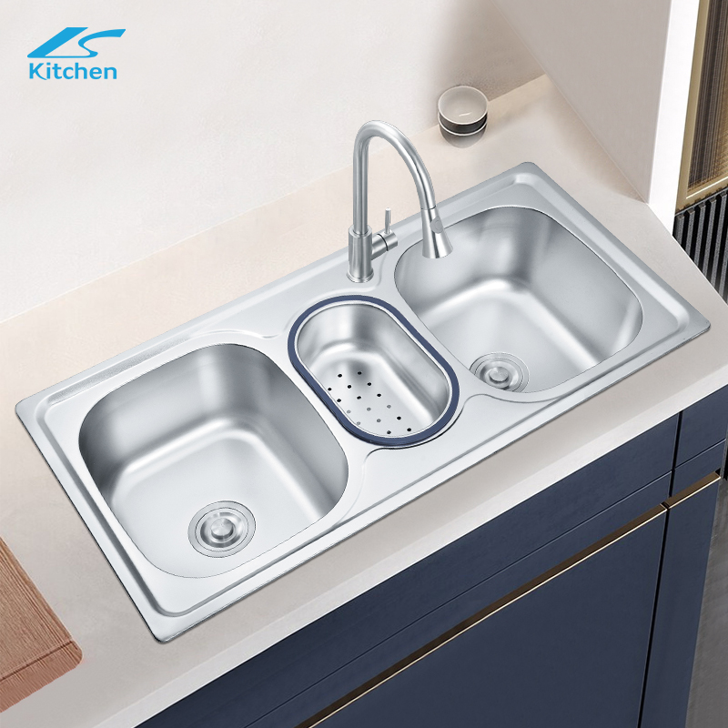 Commercial kitchen sink configuration